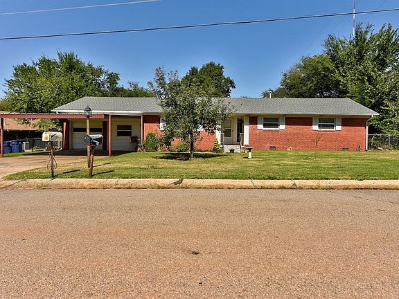 4th image of 1013 Clover Ln