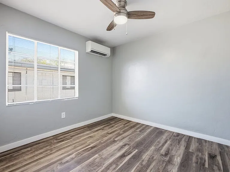 2120 N Forgeus Ave #B — Photo 14