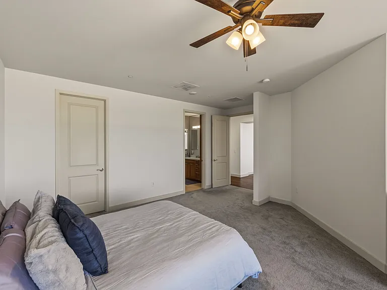 700 W 31st St #404 — Photo 28