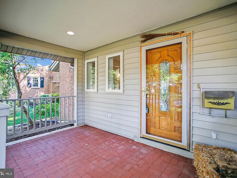 8509 Cyrus Pl — Photo 42