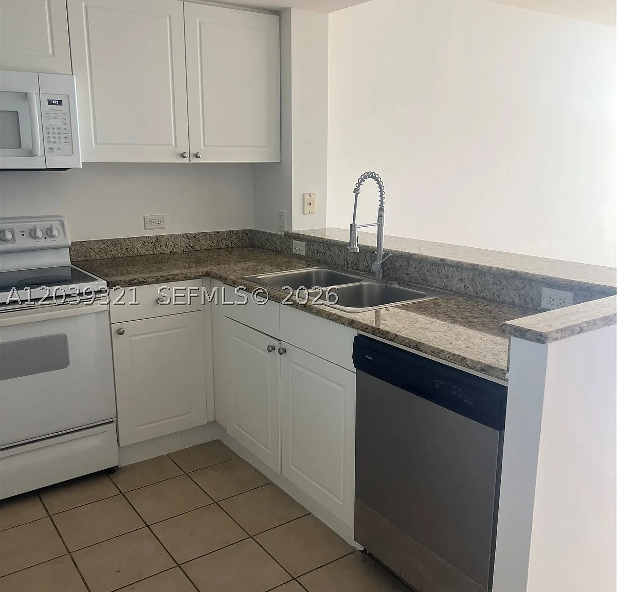 1 bed, 1.0 bath, 860 sqft, $2,300 — Photo 2