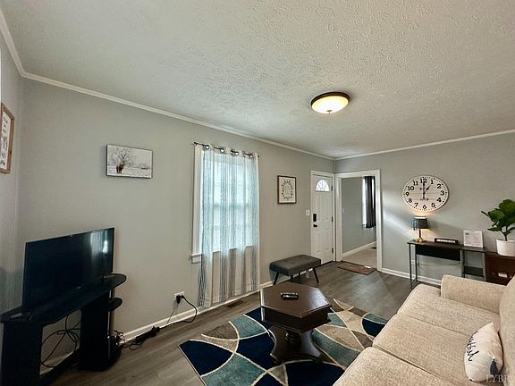 3rd image of 220 Morgan St