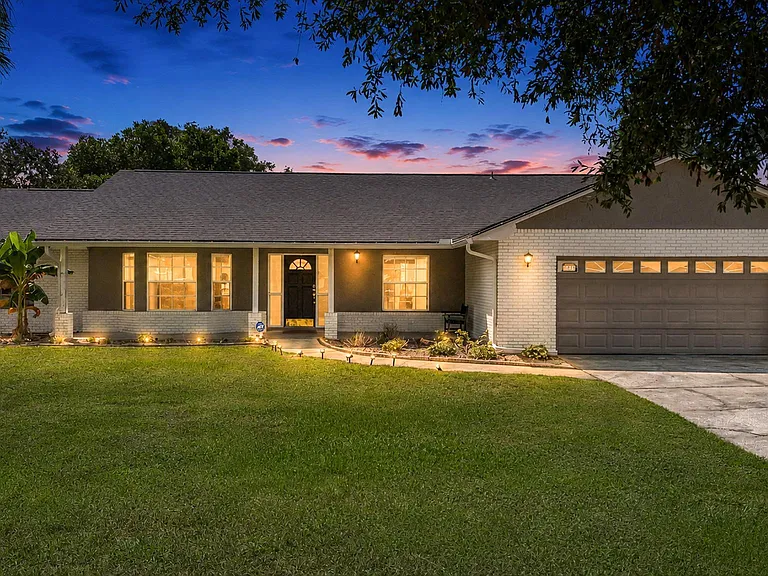 5829 Pitch Pine Dr — Photo 1