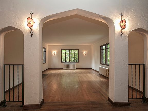 5th image of 20 Highwood Ave