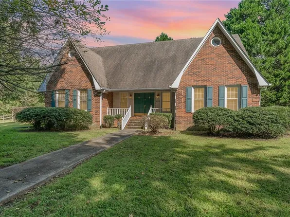 222 Shallowbrook Dr, Advance, NC 27006