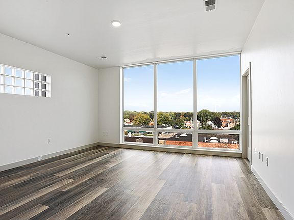 3rd image of 102 N Broadway APT 501