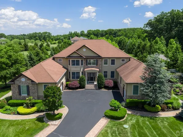 36 Summit Dr, East Brunswick, NJ 08816