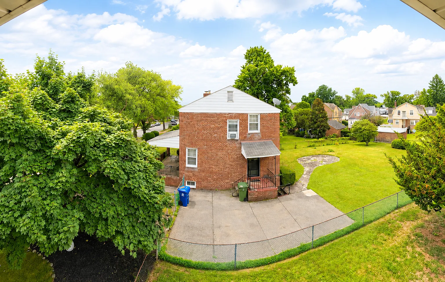 5 bed, 3.5 bath, 2360 sqft, $850 — Photo 3