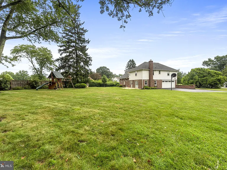 1026 Waltham Rd — Photo 34