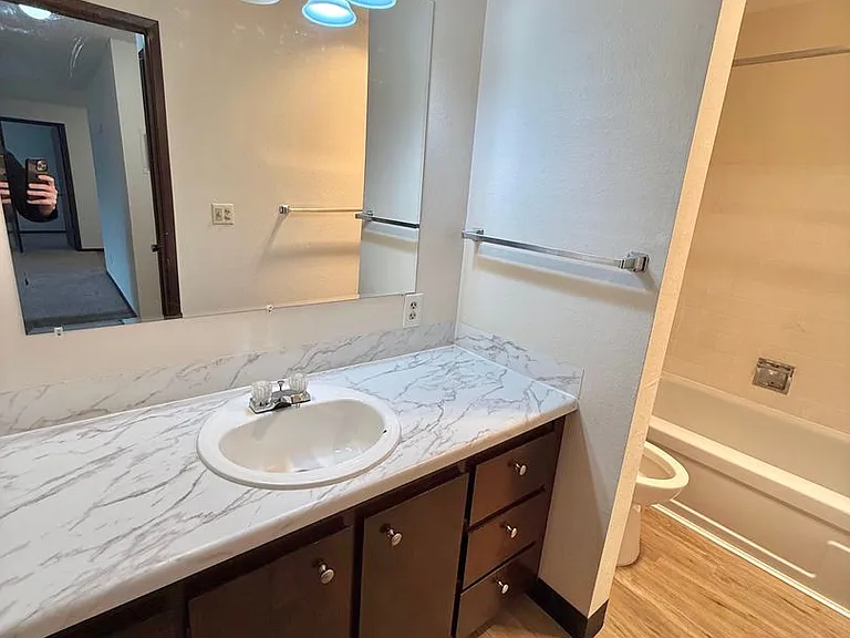 18524 Tm Jd Gisz Llc — Photo 20