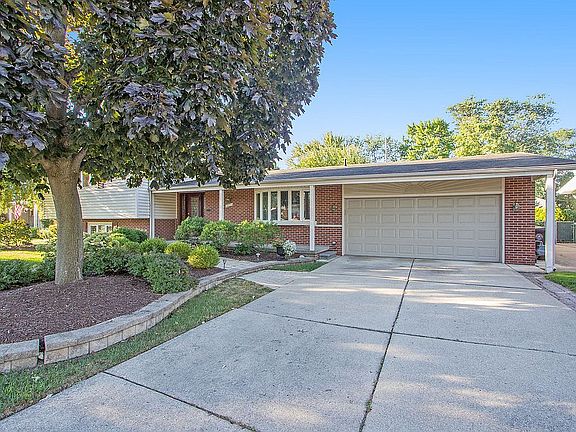 3rd image of 905 Blairmoor Ct