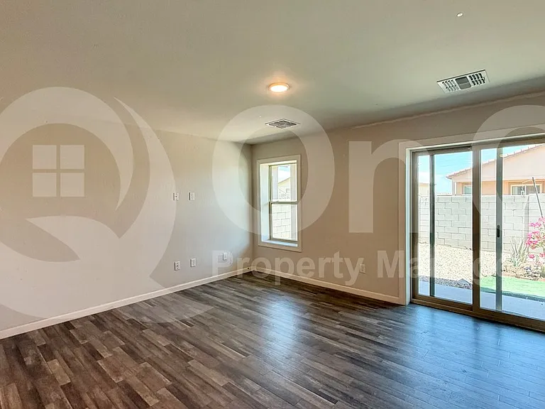 8011 S Magic Dr — Photo 4
