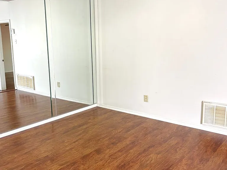 5900 Grelot Rd #101 — Photo 11