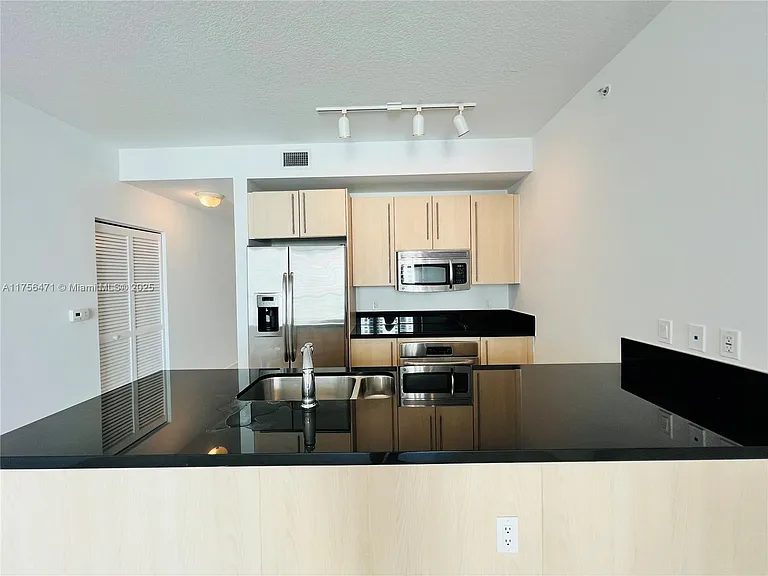79 SW 12th St #2310 — Photo 6