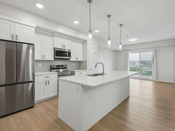 80 E Carrington Plz NW #417, Calgary, AB T3P 1Y3