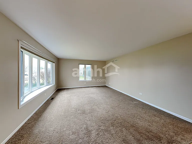 3415 Turnberry Dr — Photo 4