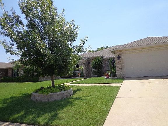 2nd image of 104 Queen Annes Dr
