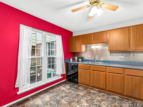 5th image of 3240 Alpine Dr