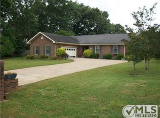 2013 Oakwood Dr, Fayetteville, TN 37334