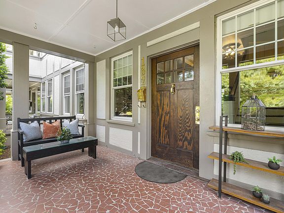 4th image of 132 Woodburn Rd