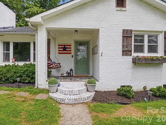 2nd image of 2698 Greenwood Rd