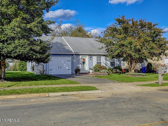 2nd image of 54 Buckingham Drive N