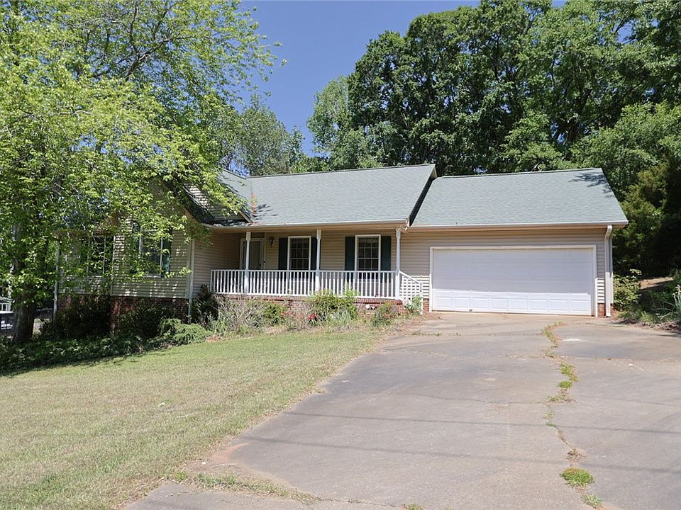 1st image of 210 Wedgewood Dr