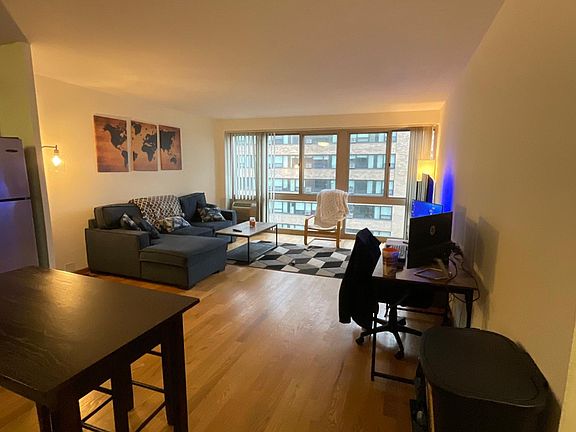 2nd image of 370 W Oakdale Ave #39efahcqy