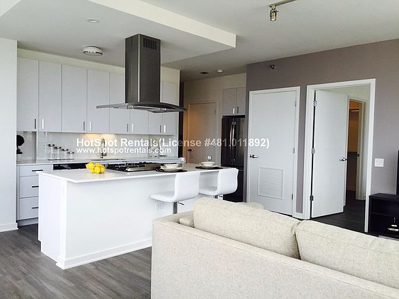 2nd image of 1201 N Lasalle St #3/3
