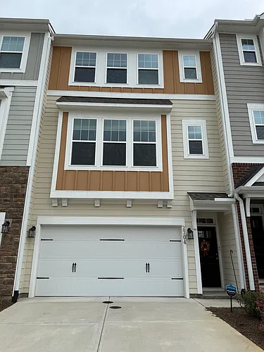 2704 Saltaire Ave Photo 1