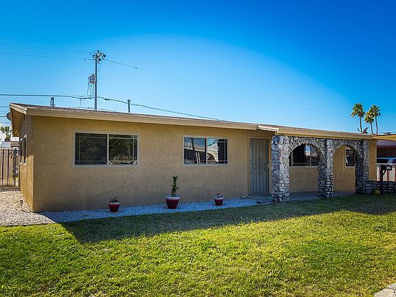 3rd image of 1317 E La Mesa St