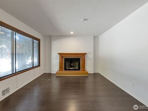 4th image of 9512 1st Avenue NE #204