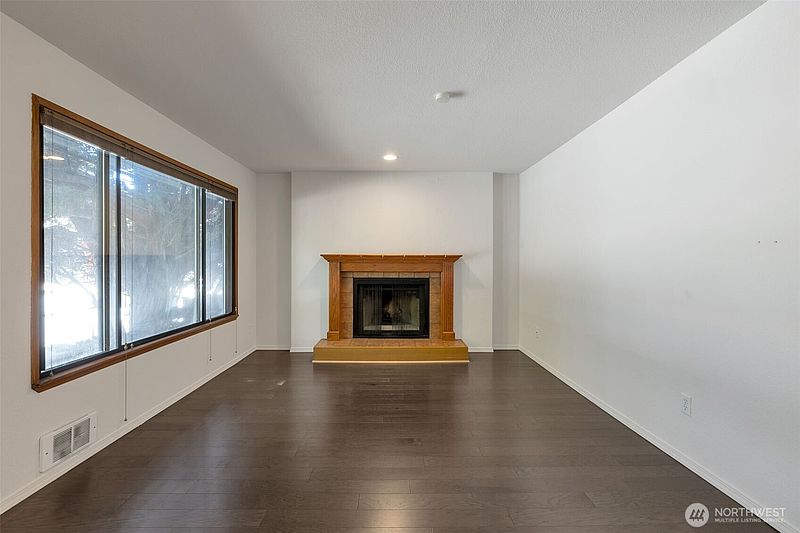 4th image of 9512 1st Avenue NE #204