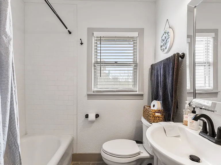 5849 Oram St — Photo 13