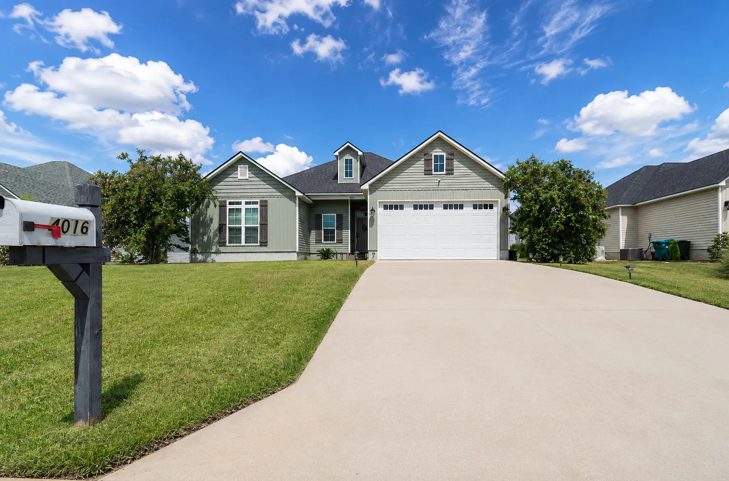 4 bed, 2200 sqft, $2,600 — Photo 3