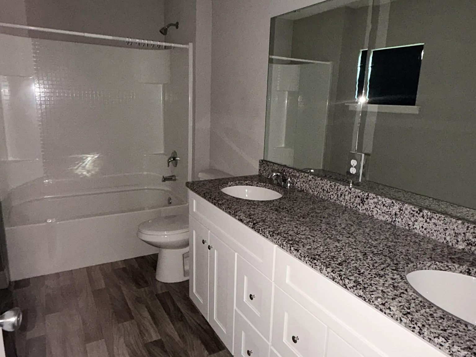 3 bed, 1600 sqft, $1,950 — Photo 4