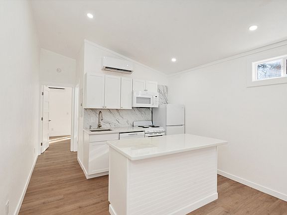4th image of 720 Pritchett Ln #36