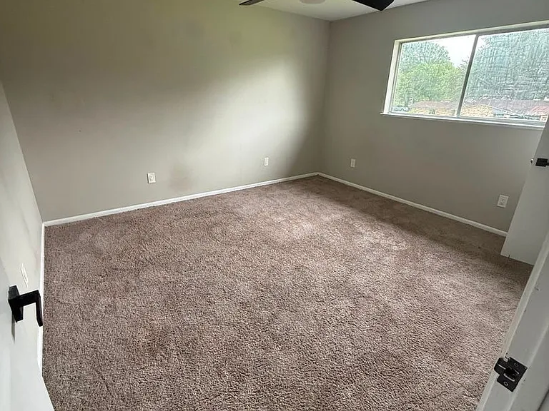 2712 Seattle Ave — Photo 3