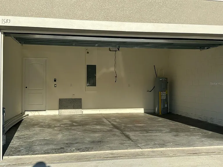 1583 Barberry Dr — Photo 32