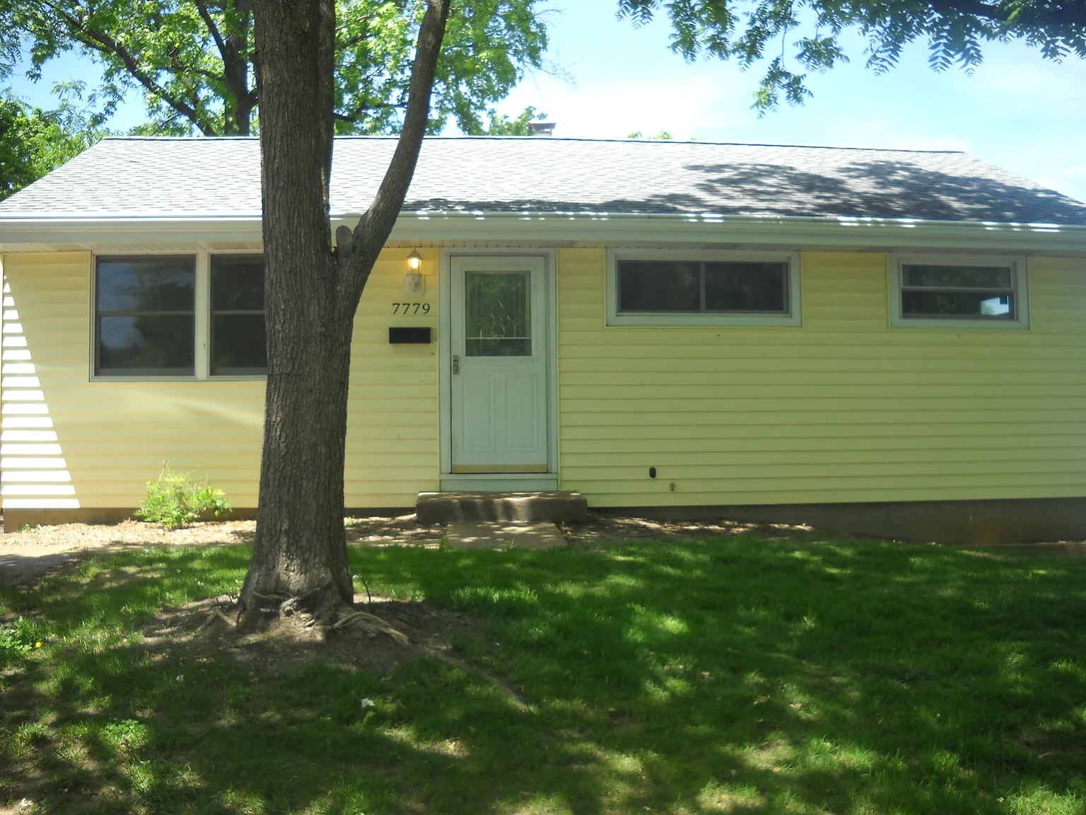 7779 Paddington Dr photo 1