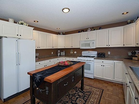 5th image of 9144 Cambridge Dr