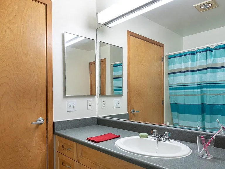 Gilmore Apartments — Photo 10