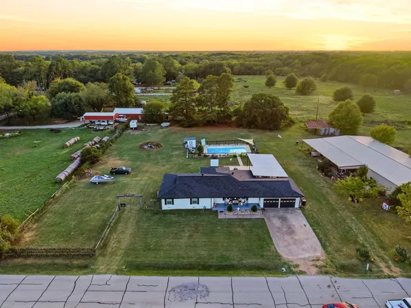 560 Harlan Rd, Combine, TX 75159