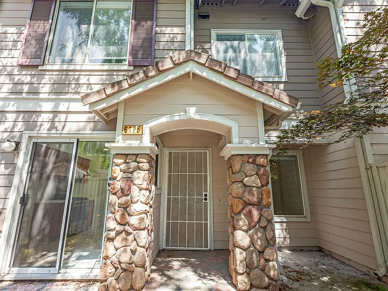 6125 Lambeck Ln — Photo 5