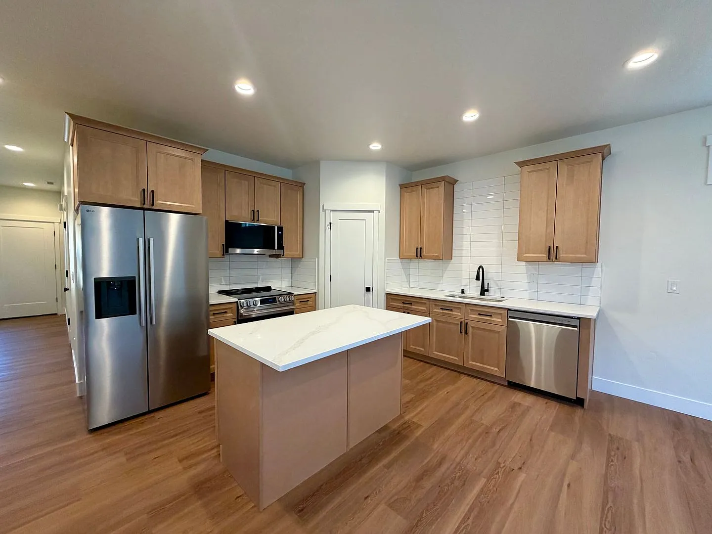 Move-In Special! High End, New Construction 3 Bed, 2.5 Ba, Ev Charging Included! — Photo 4
