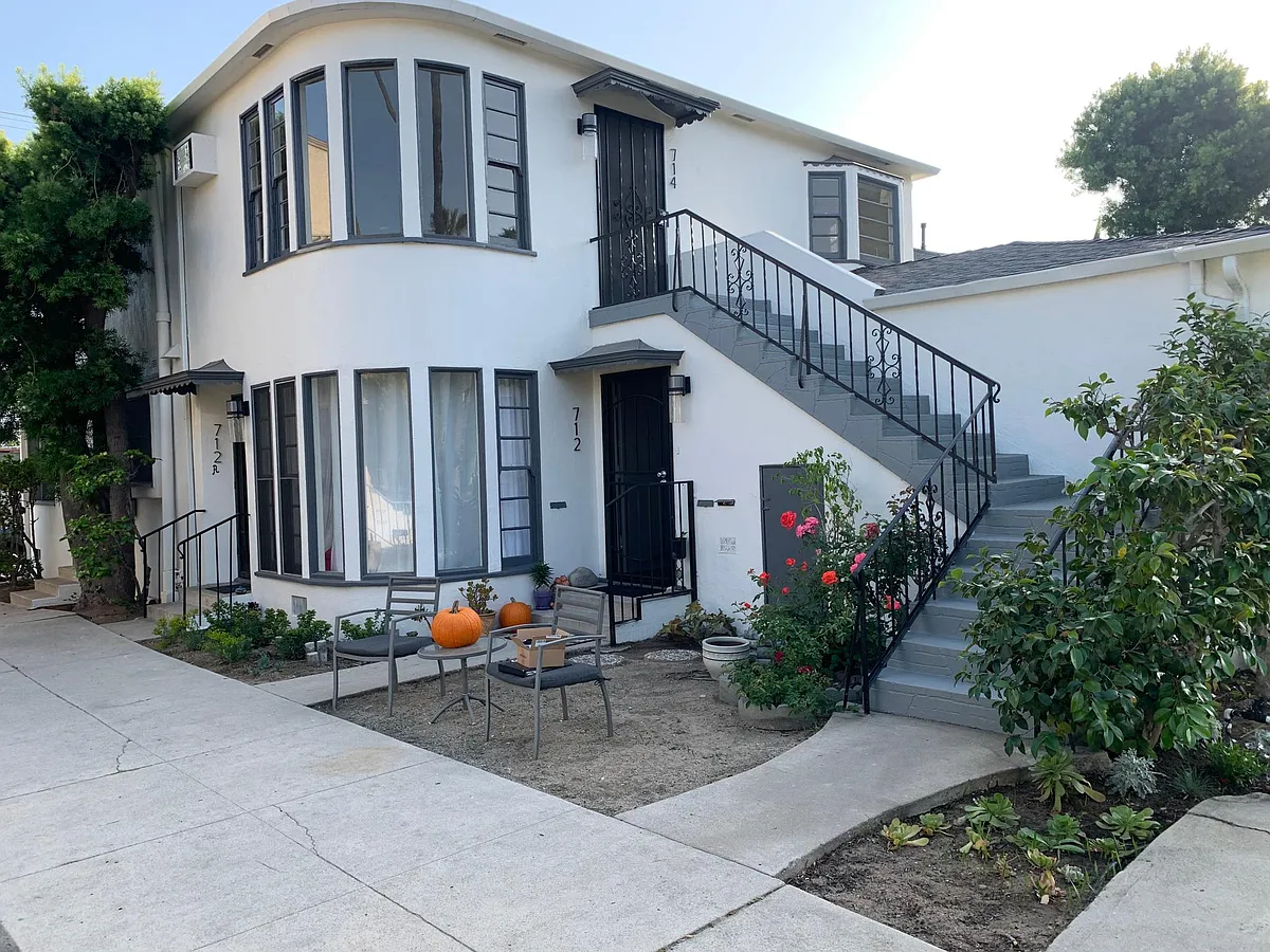 Building Photo - 712 W Glenoaks Blvd