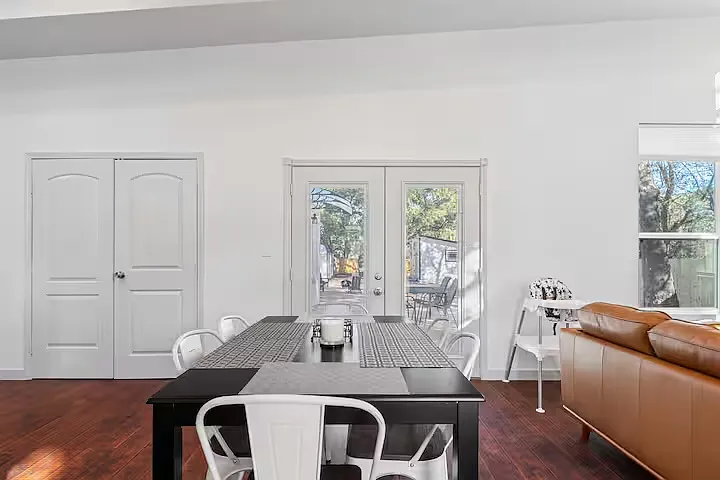 4 bed, 1500 sqft, $3,850 — Photo 1