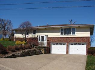 218 Dennis Ln, Saint Clairsville, OH 43950