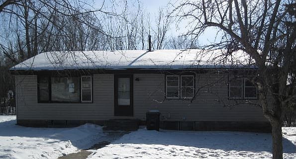 1st image of 608 4th Ave NE