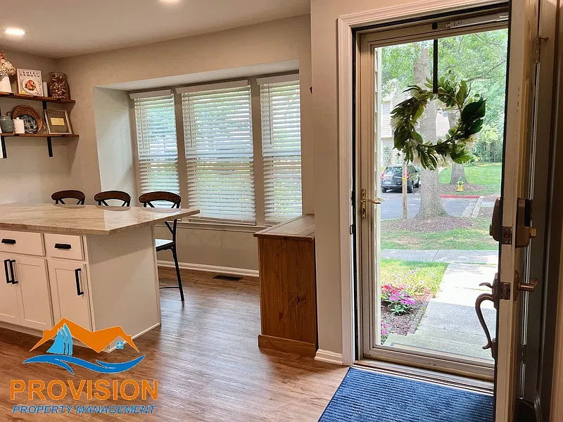 3 bed, 2.5 bath, 1487 sqft, $3,600 — Photo 3